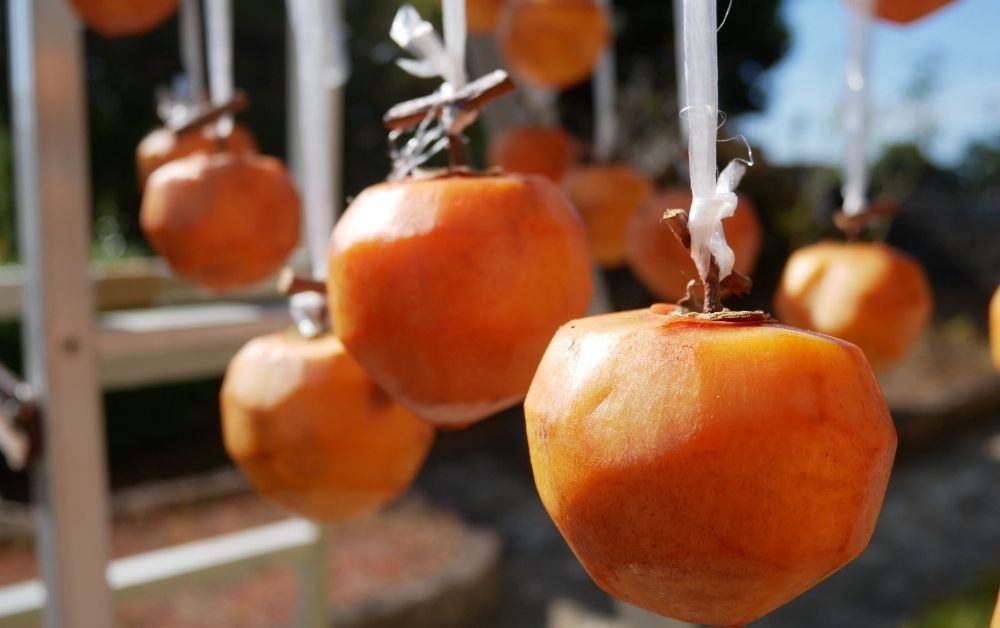Persimmons (kaki 柿) – both fresh and dried (hoshigaki), Japanese autumn dessert