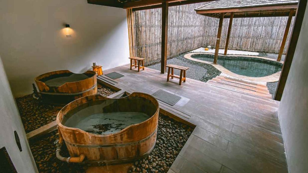 onsen tub and outside onsen in Japan