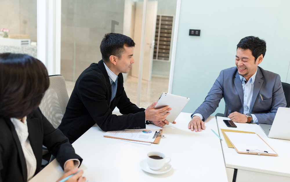 Tatemae at work, Japanese people working and smiling