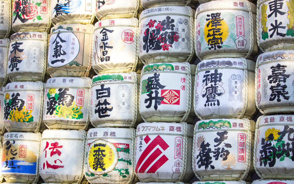 sake barils, legal drinking age in Japan