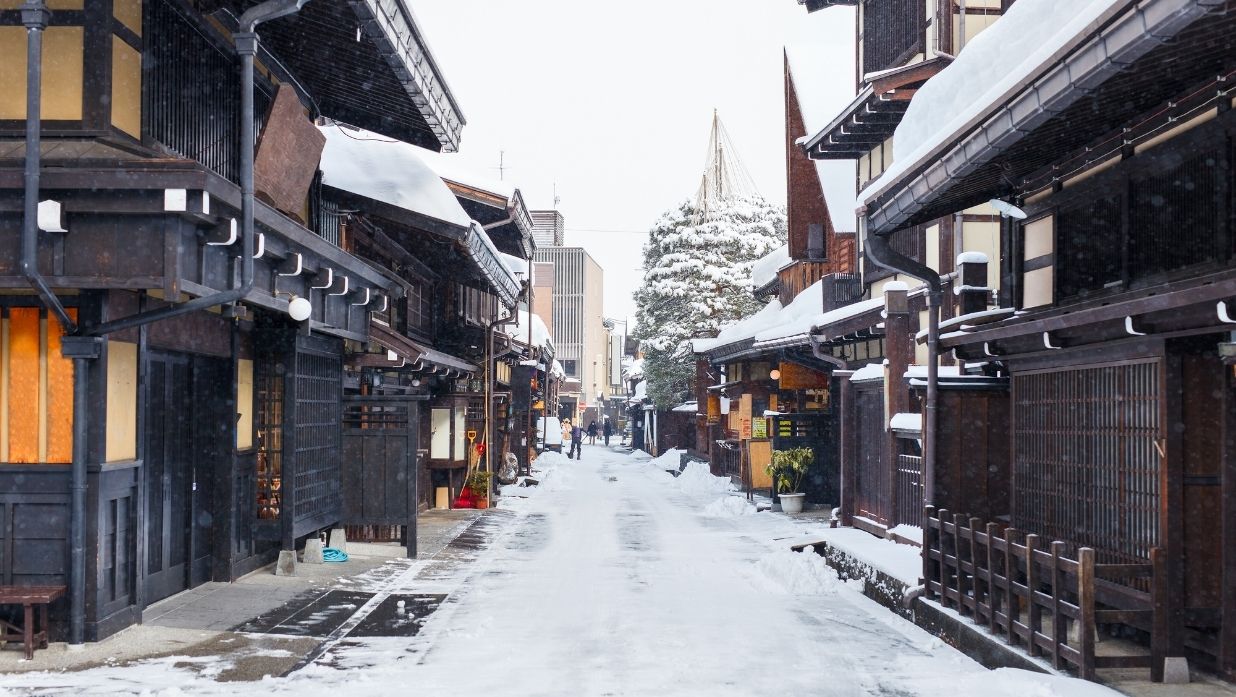 snow town japan